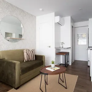 Golden Oasis With Yard View And Full Bath By Den Appartement Montréal