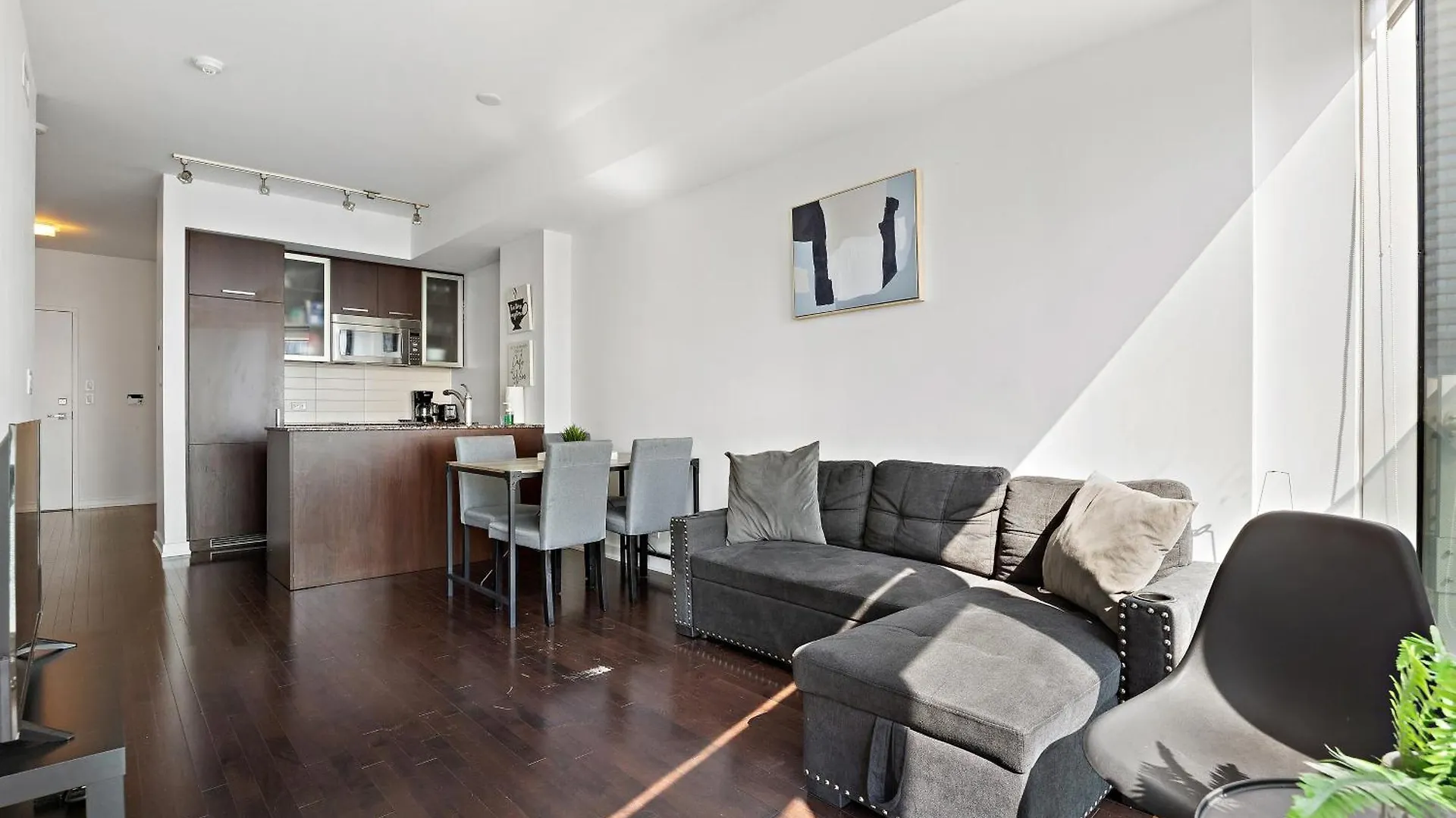 Cozy Downtown Toronto Suites 0*,  Canada