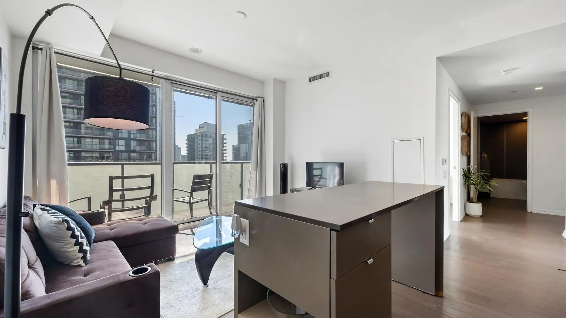 Cozy Downtown Toronto Suites Canada
