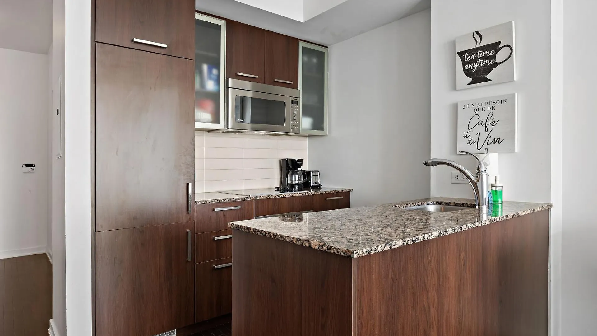 Cozy Downtown Toronto Suites
