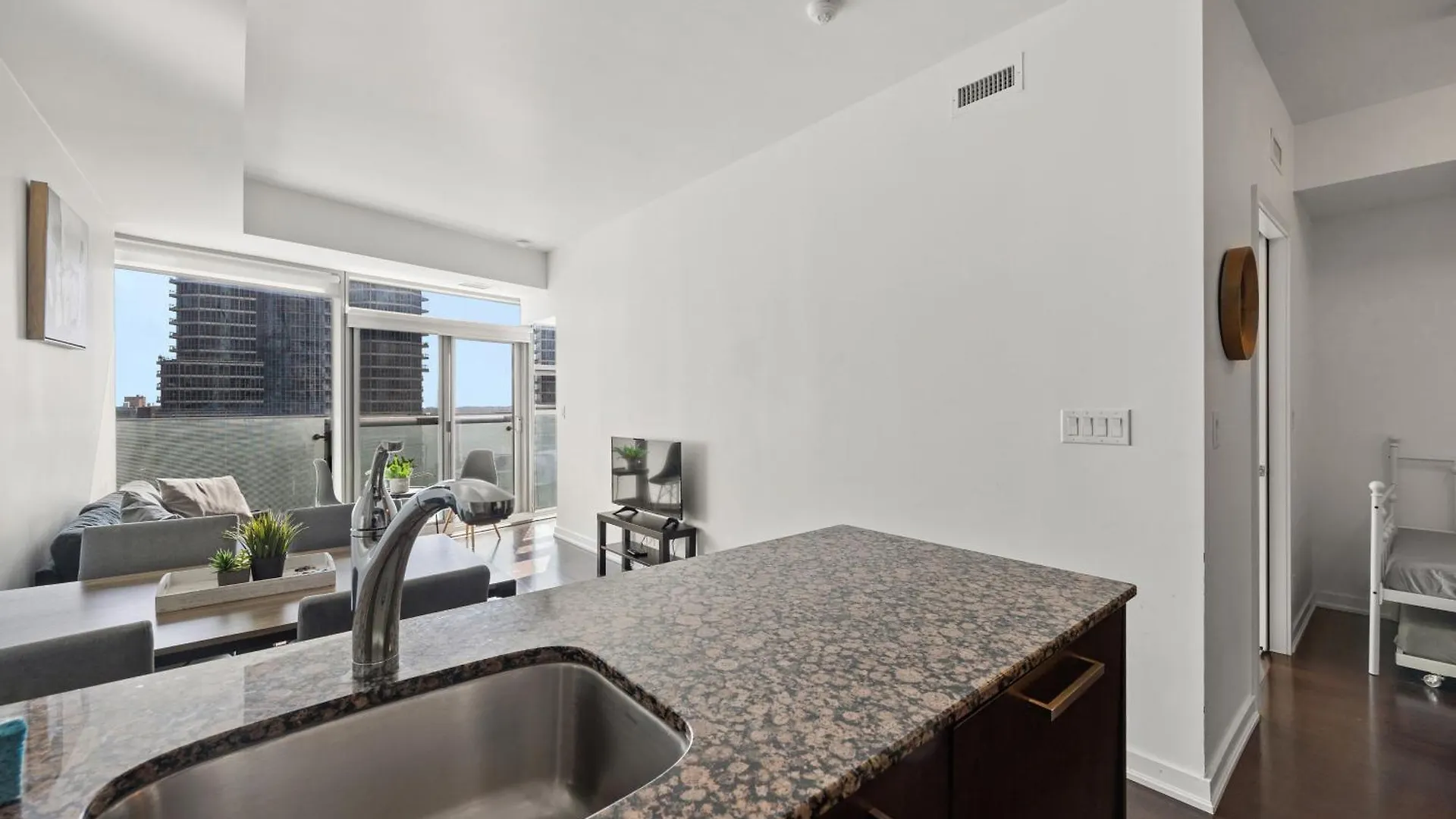 Cozy Downtown Toronto Suites