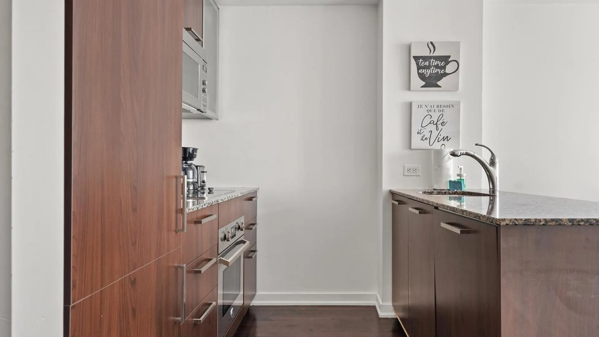 Cozy Downtown Toronto Suites Canada