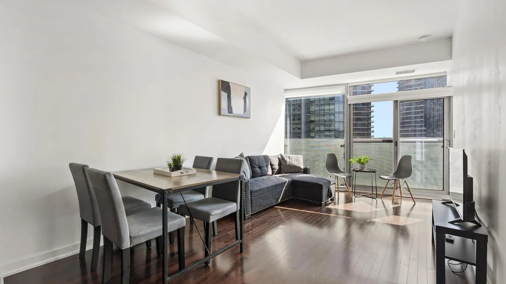 Cozy Downtown Toronto Suites Apartment