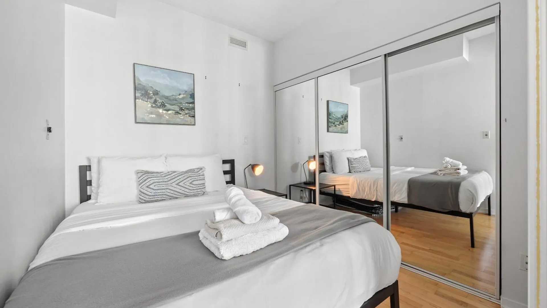 Apartment Cozy Downtown Toronto Suites Canada