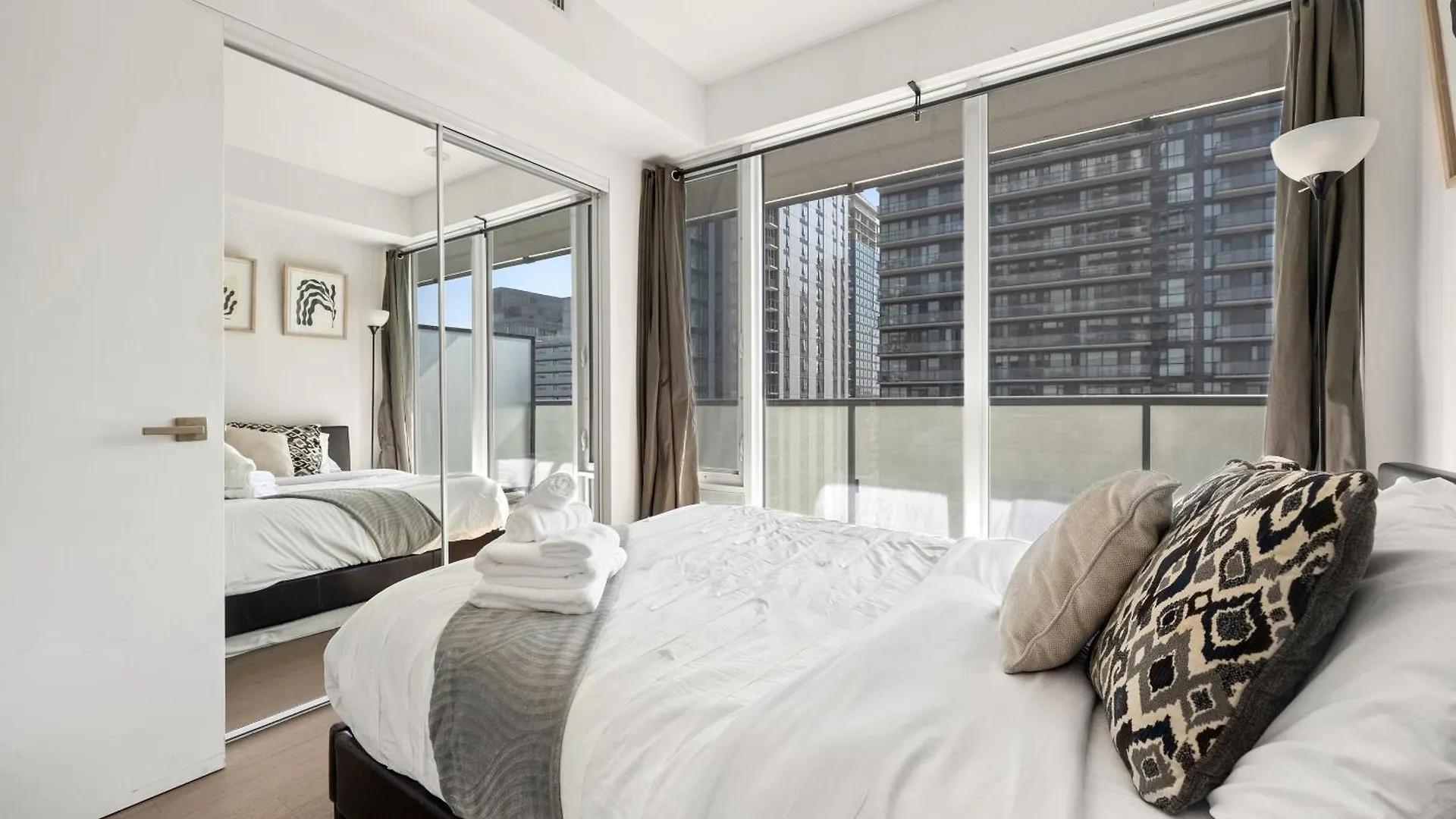 Apartment Cozy Downtown Toronto Suites Canada