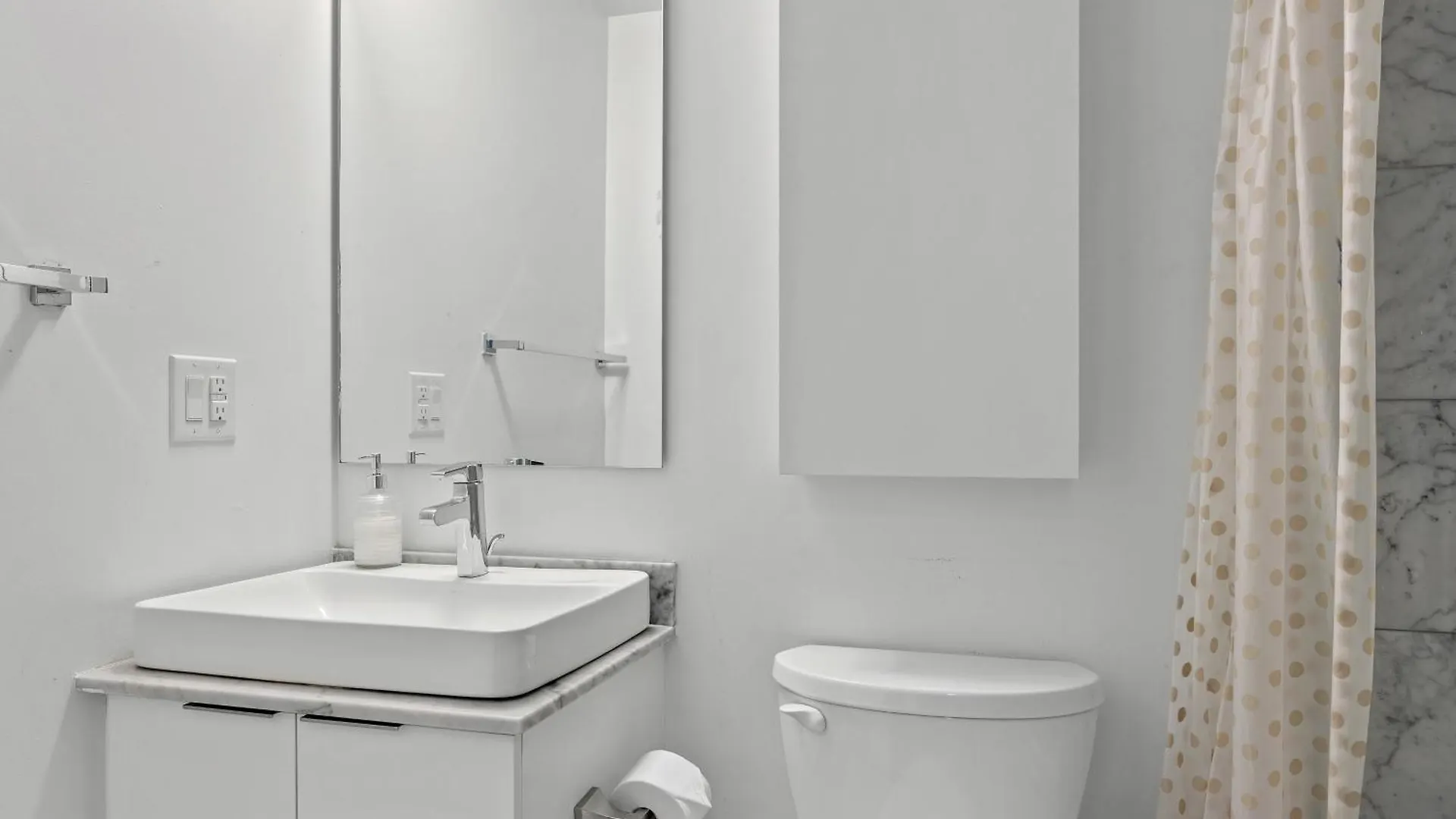 Cozy Downtown Toronto Suites 0*,  Canada