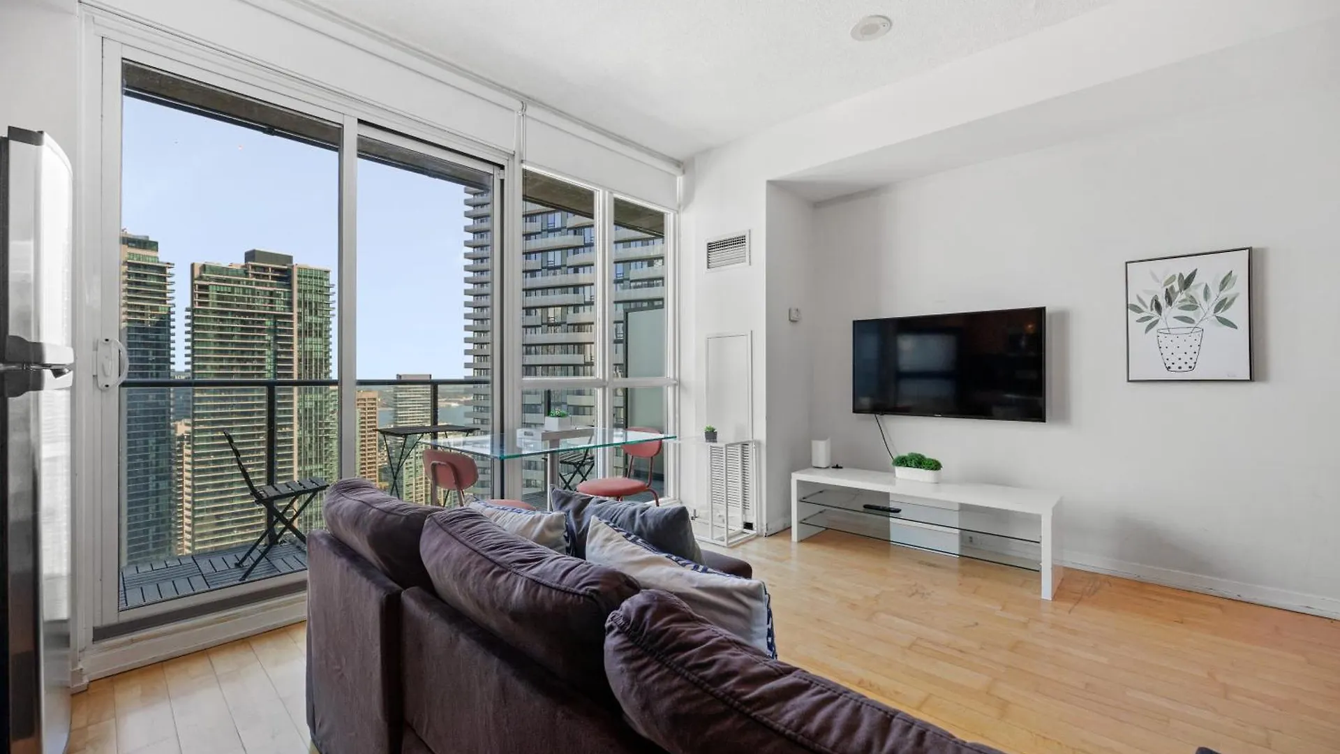 Cozy Downtown Toronto Suites