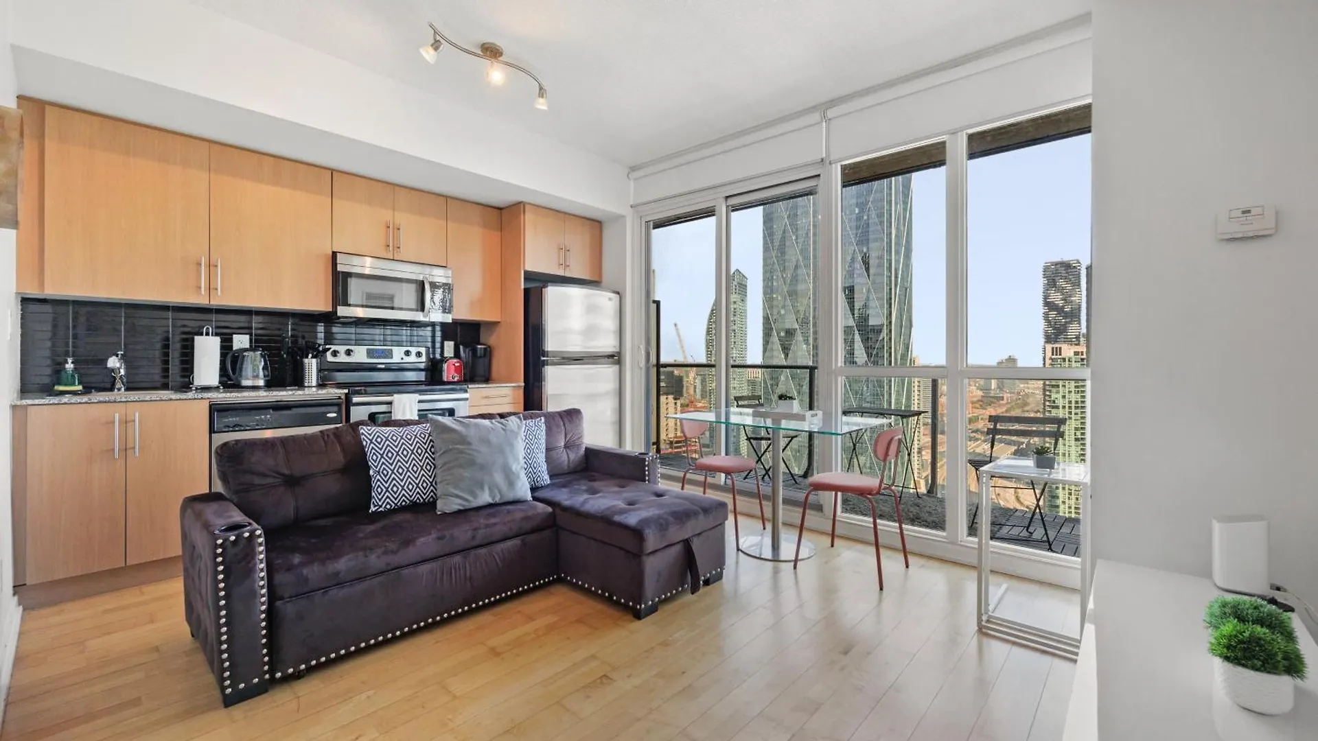 Cozy Downtown Toronto Suites 0*,